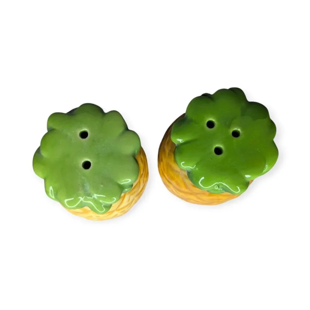 Pineapple Ceramic Salt and Pepper Shakers 3